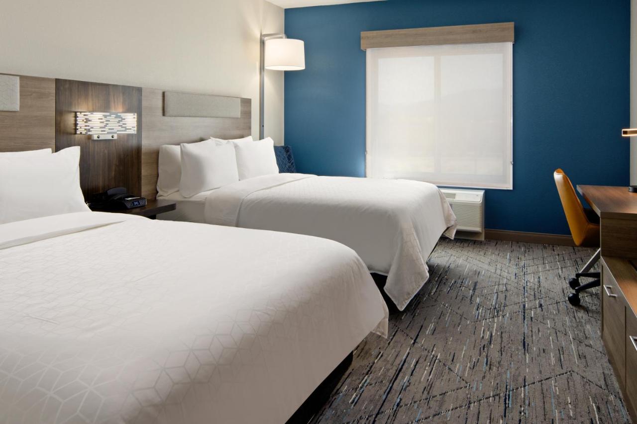 Holiday Inn Express & Suites Palm Desert - Millennium By Ihg Exterior photo
