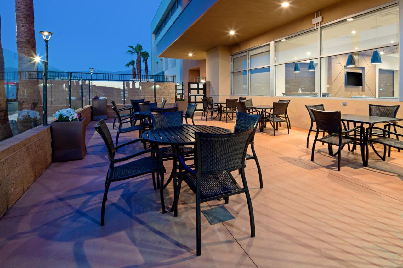 Holiday Inn Express & Suites Palm Desert - Millennium By Ihg Exterior photo
